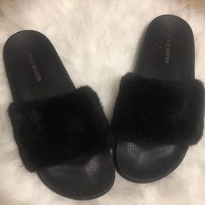 STEVE MADDEN BLACK FUR SLIDES